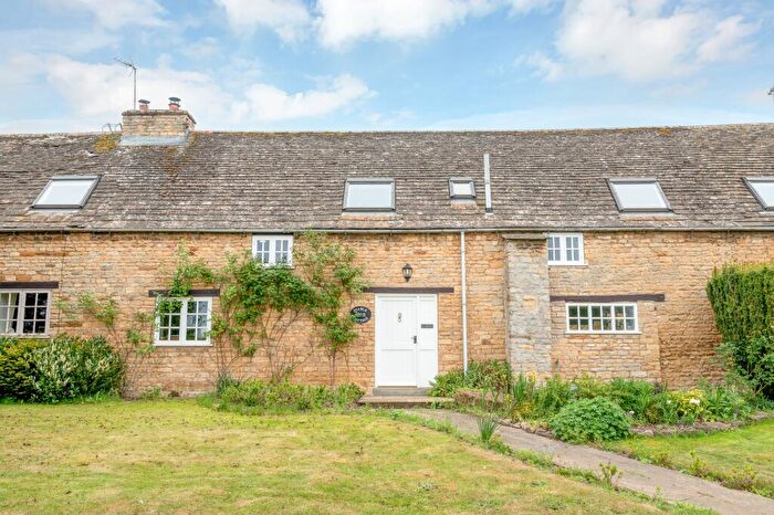3 Bedroom Character Property For Sale In Wakerley Road, Harringworth, NN17