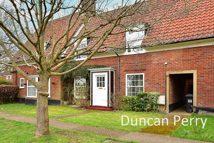 3 Bedroom Terraced House For Sale In Walden Place, Welwyn Garden City, AL8