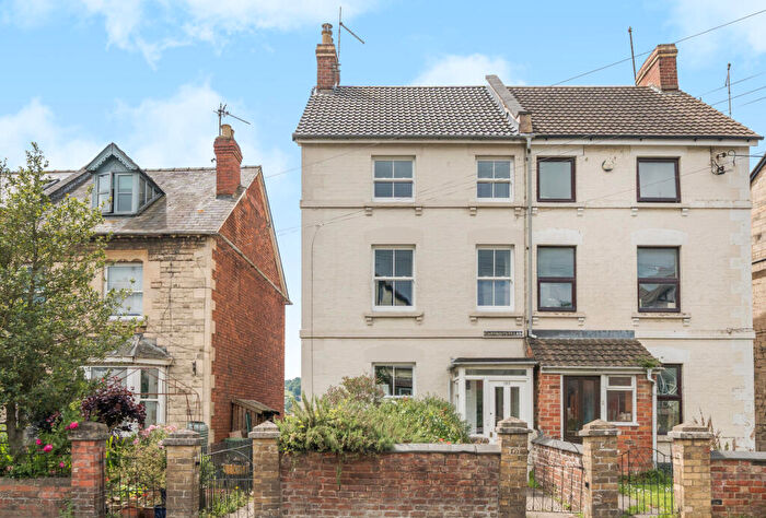 4 Bedroom Semi Detached House For Sale In Stratford Road, Stroud, Gloucestershire, GL5
