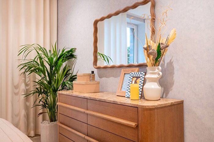 2 Bedroom Flat For Sale In Grand Union, Alperton, HA0