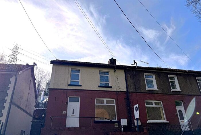 3 Bedroom End Of Terrace House For Sale In Wood View, Crumlin, NP11