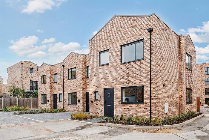 2 Bedroom End Of Terrace House To Rent In Bridgewater Close, Nottingham, NG2