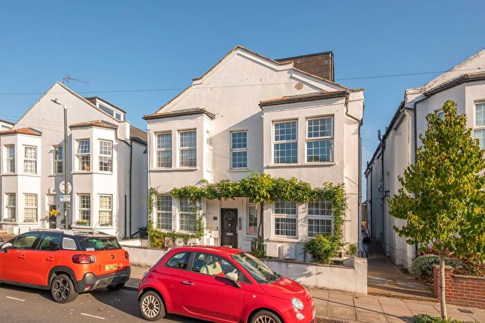 1 Bedroom Flat To Rent In Robinson Road, Tooting, London, SW17