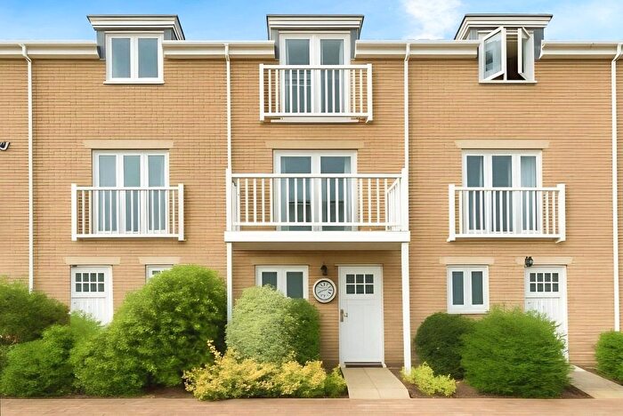 3 Bedroom Terraced House For Sale In New Hampshire Street, Reading, Berkshire, RG2