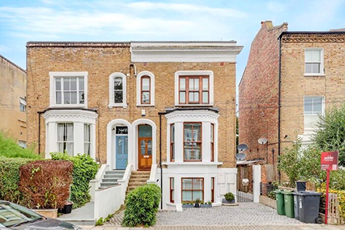 3 Bedroom Maisonette For Sale In Shakespeare Road, Herne Hill, London, SE24