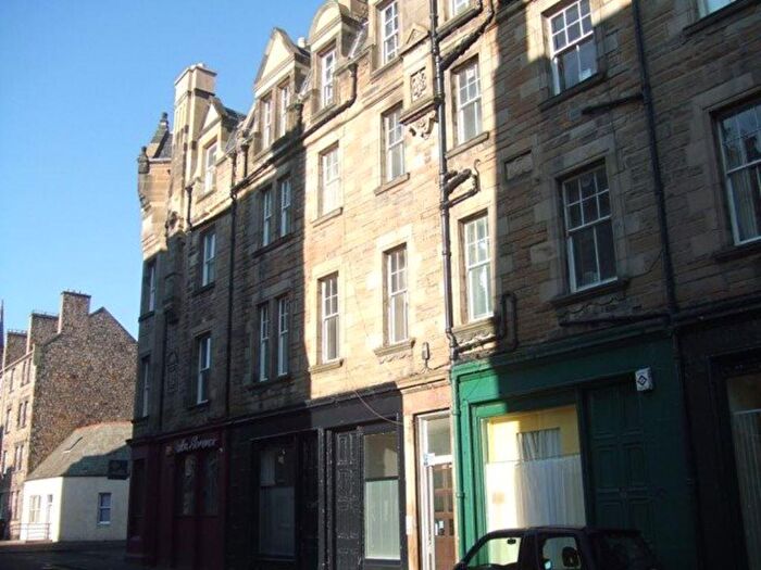 2 Bedroom Flat To Rent In East Crosscauseway, Newington, Edinburgh, EH8