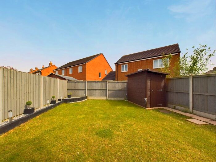 4 Bedroom End Of Terrace House For Sale In Spring Lane, Shelfield