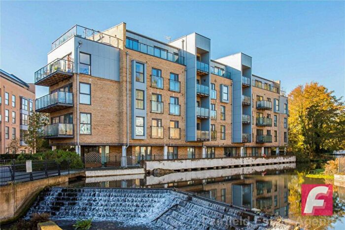 2 Bedroom Flat For Sale In Dickinson House, The Embankment, HP3