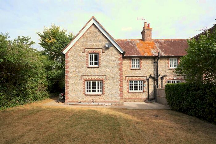 3 Bedroom Semi-Detached House To Rent In Midhurst Road, Lavant, PO18
