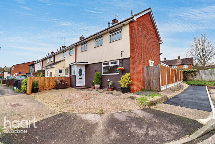 3 Bedroom End Of Terrace House For Sale In Beech Road, Basildon, SS14