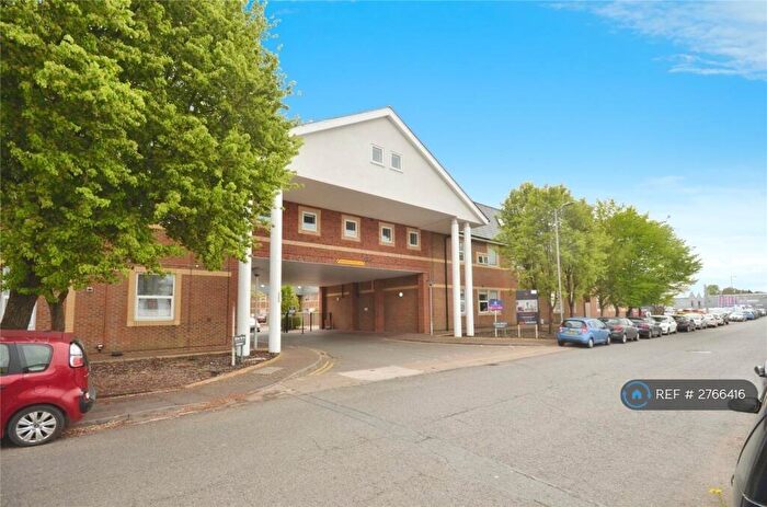 3 Bedroom Flat To Rent In Gatehouse Way, Aylesbury, HP19