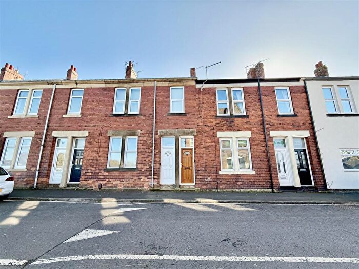2 Bedroom Flat To Rent In Brack Terrace, Gateshead, NE10