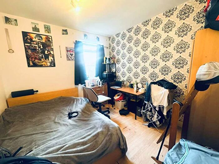 5 Bedroom Flat To Rent In Embleton Road, London, SE13