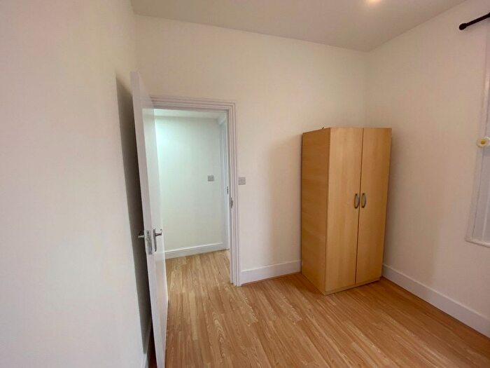 2 Bedroom Flat To Rent In Ladysmith Avenue, Ilford, IG2