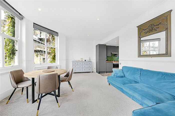 1 Bedroom Flat To Rent In Kensington Court, London, W8