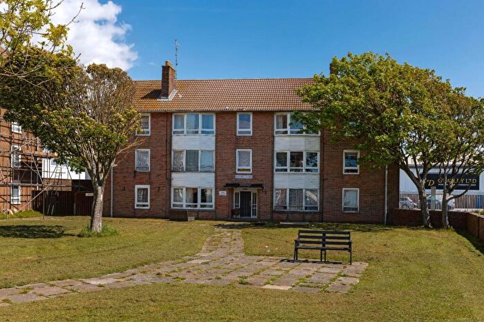 3 Bedroom Apartment For Sale In Old Mill Close, Portslade, Brighton, BN41