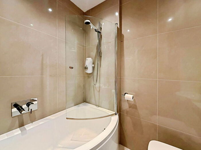 3 Bedroom End Of Terrace House For Sale In Oakleigh Close, Swanley, BR8