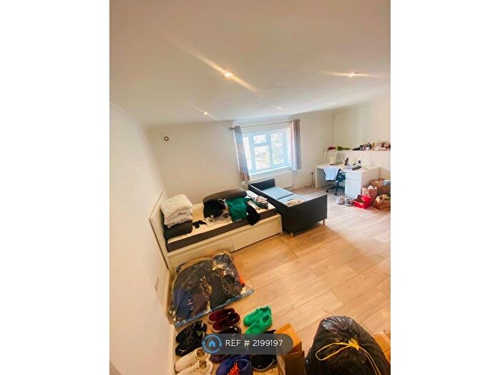 Studio To Rent In West St, Brighton, BN1
