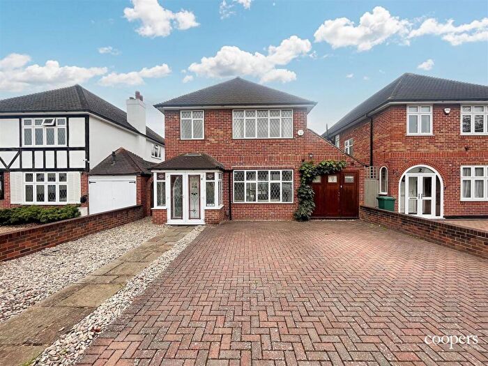 4 Bedroom Detached House To Rent In Park Avenue, Ruislip, HA4