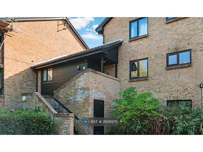 Studio To Rent In Badger Close, Feltham, TW13