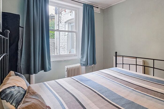 1 Bedroom Flat For Sale In Greenside Road, London, W12