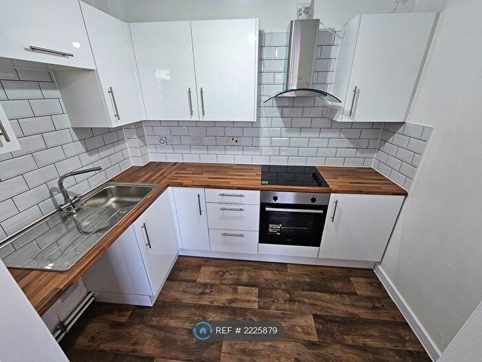 2 Bedroom Flat To Rent In Broadstone Hall Road South, Stockport, SK5