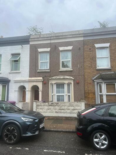 2 Bedroom Flat For Sale In Portree Street, London, E14