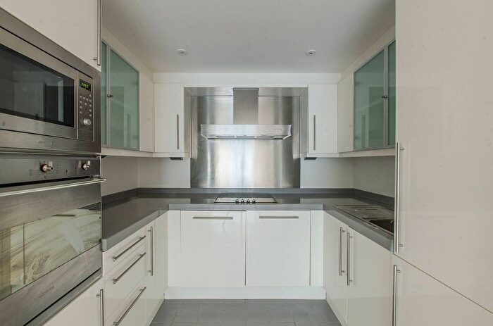 2 Bedroom Flat To Rent In Western Gateway, Royal Docks, London, E16