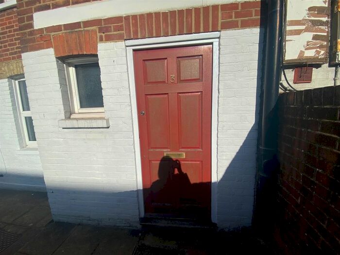 1 Bedroom Flat To Rent In Constitution Hill, Chatham, ME5