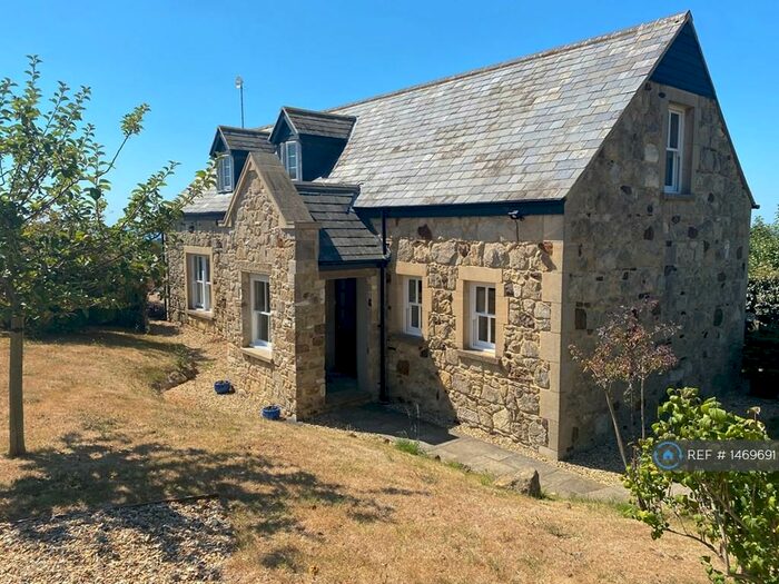 2 Bedroom Semi-Detached House To Rent In Dunsbury Lane, Newport, PO30