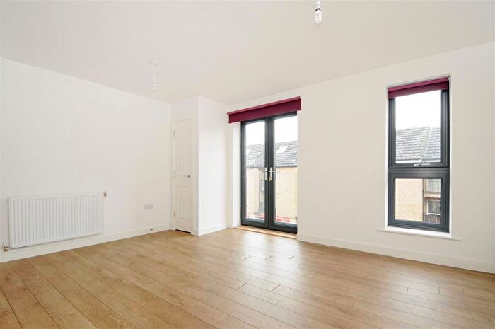 2 Bedroom Flat To Rent In Broadwater Road, London, SW17