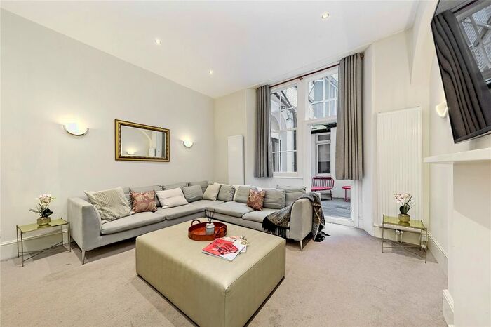 3 Bedroom Flat To Rent In Cadogan Square, London, SW1X