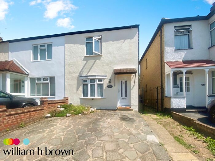 2 Bedroom Semi-Detached House To Rent In Dunton Road, Romford, RM1