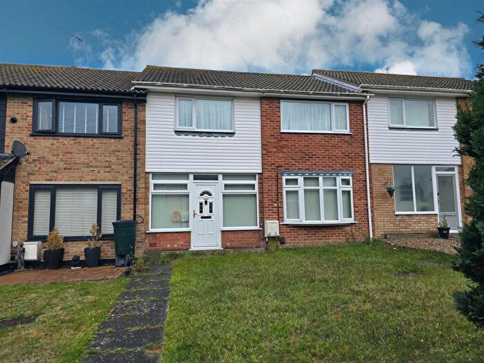 3 Bedroom Terraced House For Sale In Laurel Drive, Bradwell, NR31