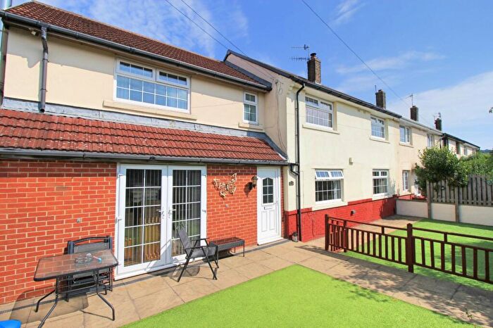 5 Bedroom End Of Terrace House For Sale In Airedale Avenue, Bingley, West Yorkshire, BD16