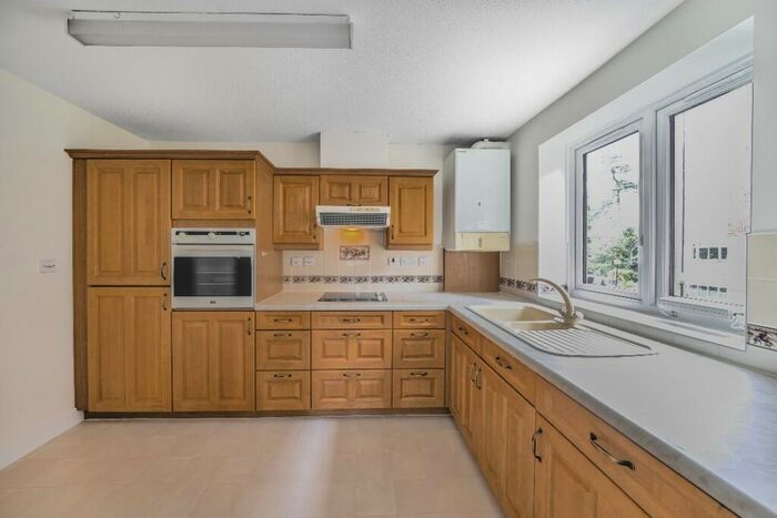 2 Bedroom Retirement Property For Sale In Melton Court, Poole, BH13