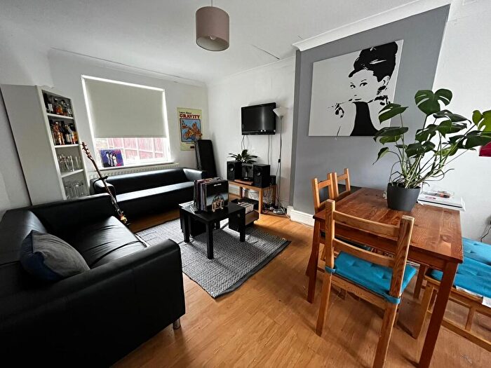 6 Bedroom House To Rent In Rolleston Drive, Lenton, East Midlands, NG7