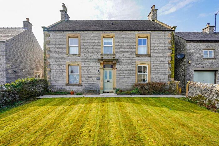 4 Bedroom Detached House For Sale In Chapel Street, Monyash, DE45