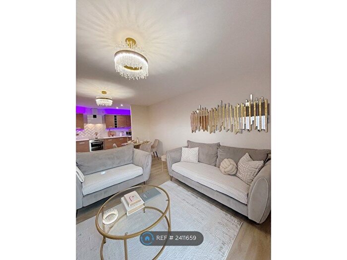 2 Bedroom Flat To Rent In Bouverie Court, Leeds, LS9