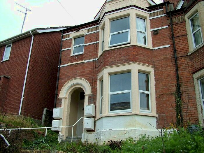 2 Bedroom Flat To Rent In Goldcroft, Yeovil BA21