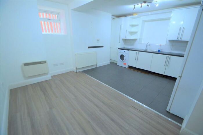 3 Bedroom Apartment To Rent In London Road, Croydon, CR0
