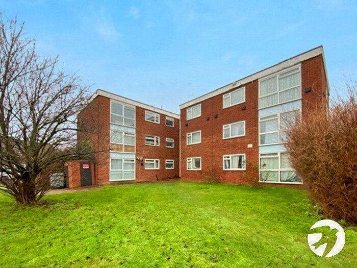 2 Bedroom Flat To Rent In Wessex Drive, Erith, Kent DA8