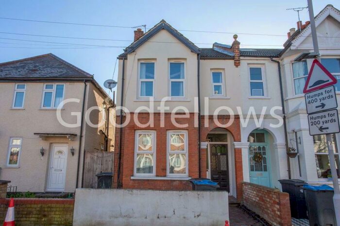 1 Bedroom Flat To Rent In Albemarle Gardens, New Malden, KT3