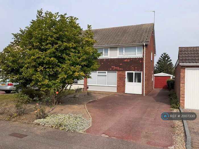 3 Bedroom Semi-Detached House To Rent In Crossways, Sittingbourne, ME10