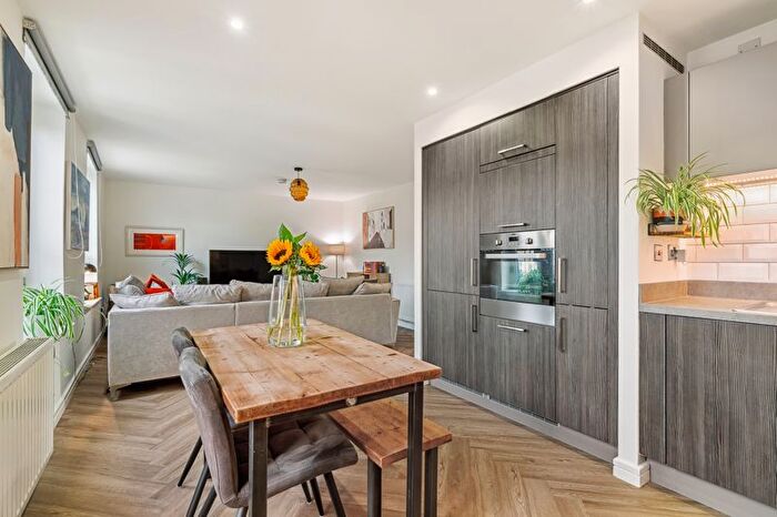 2 Bedroom Flat For Sale In Oatlands Square, Glasgow, G5