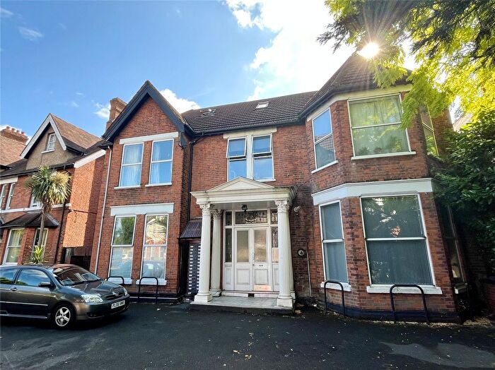 Studio To Rent In Hanger Lane, Ealing, London, W5