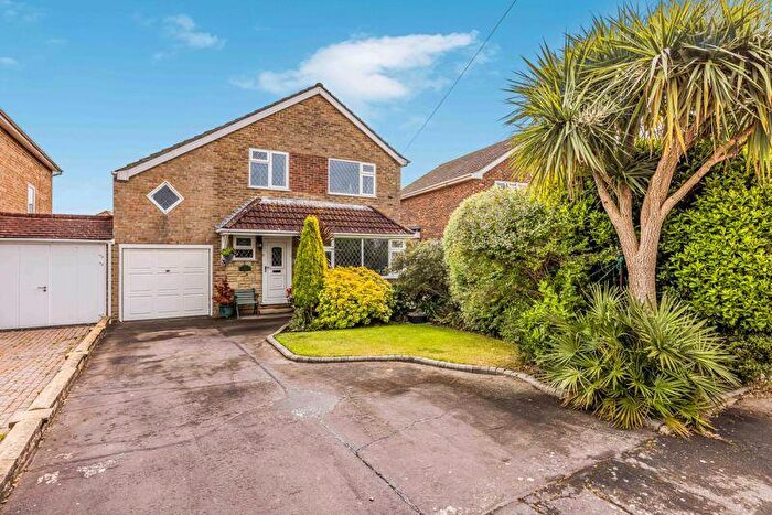 3 Bedroom Detached House For Sale In Dover Court, Hayling Island, PO11