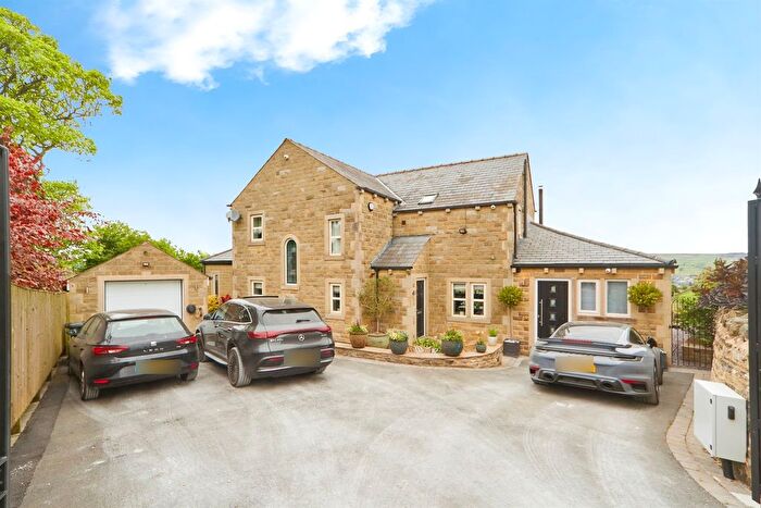 4 Bedroom Detached House For Sale In Moss Carr Road, Keighley, BD21