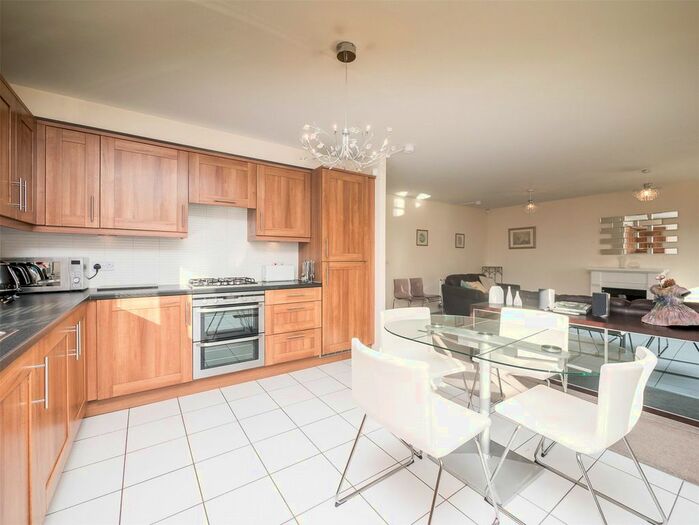 2 Bedroom Flat To Rent In Kelvindale Court, Glasgow, G12