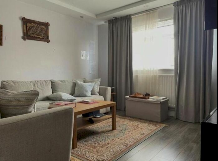 3 Bedroom Semi-Detached House To Rent In Bannister Close, Greenford, Greater London, UB6